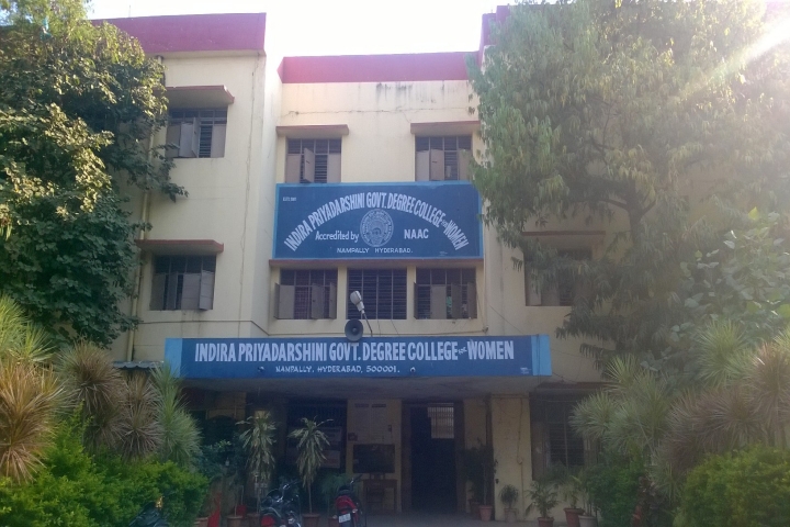 https://cache.careers360.mobi/media/colleges/social-media/media-gallery/22521/2018/11/28/Campus view of Indira Priyadarshini Government Degree College for Women Nampally_Campus-view.jpg